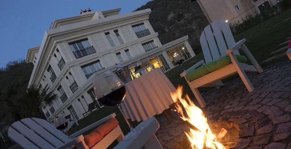 The Escape Hotel อักวา ภายนอก รูปภาพ